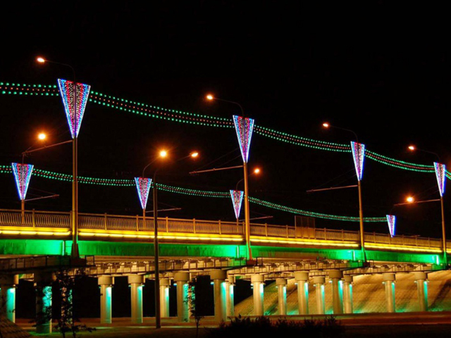 Иллюминация моста в Новокузнецке