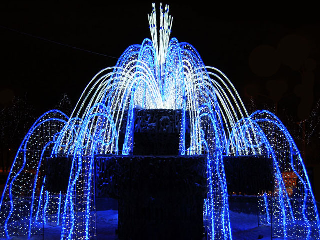 Иллюминация фонтана в Новокузнецке