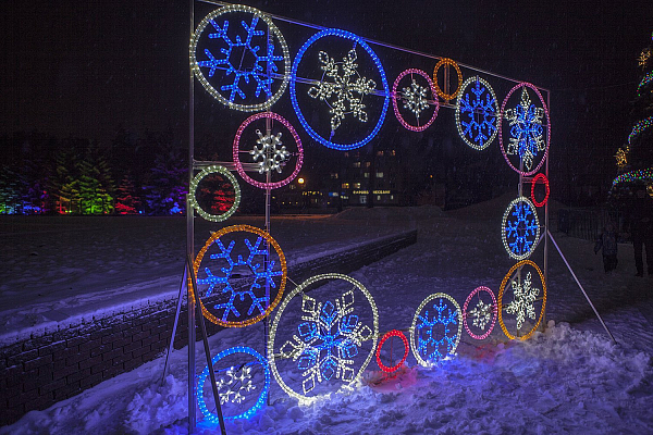 Новогоднее украшение снежинки